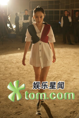 李小璐大展迷幻风情.jpg